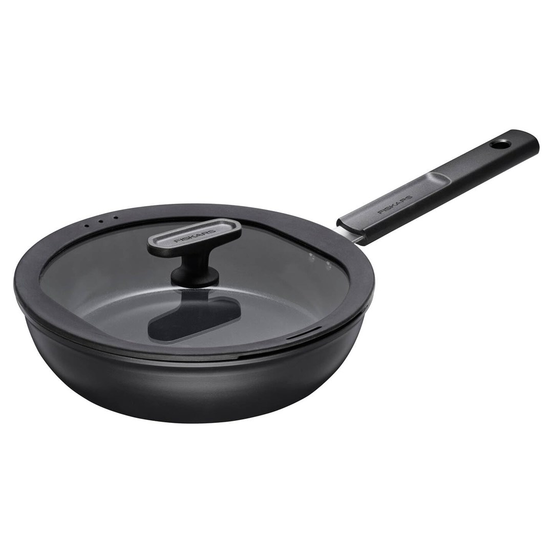 Fiskars Chef`s pan 24 cm with