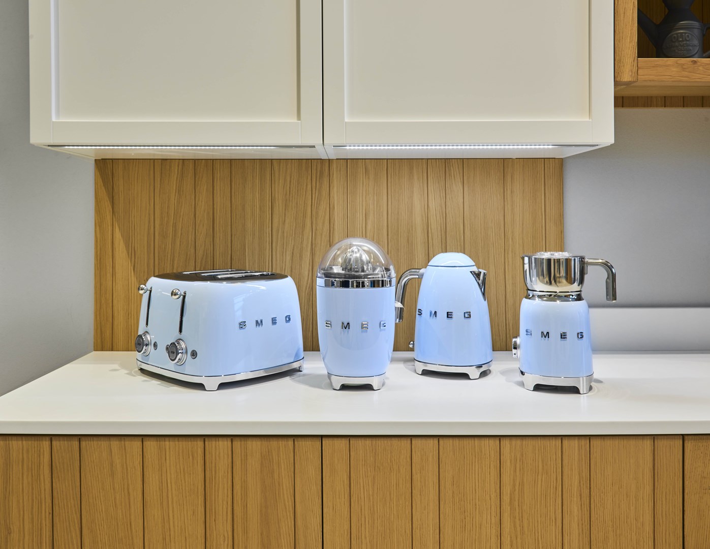 SMEG  pastel blue kettle KLF03PBEU |