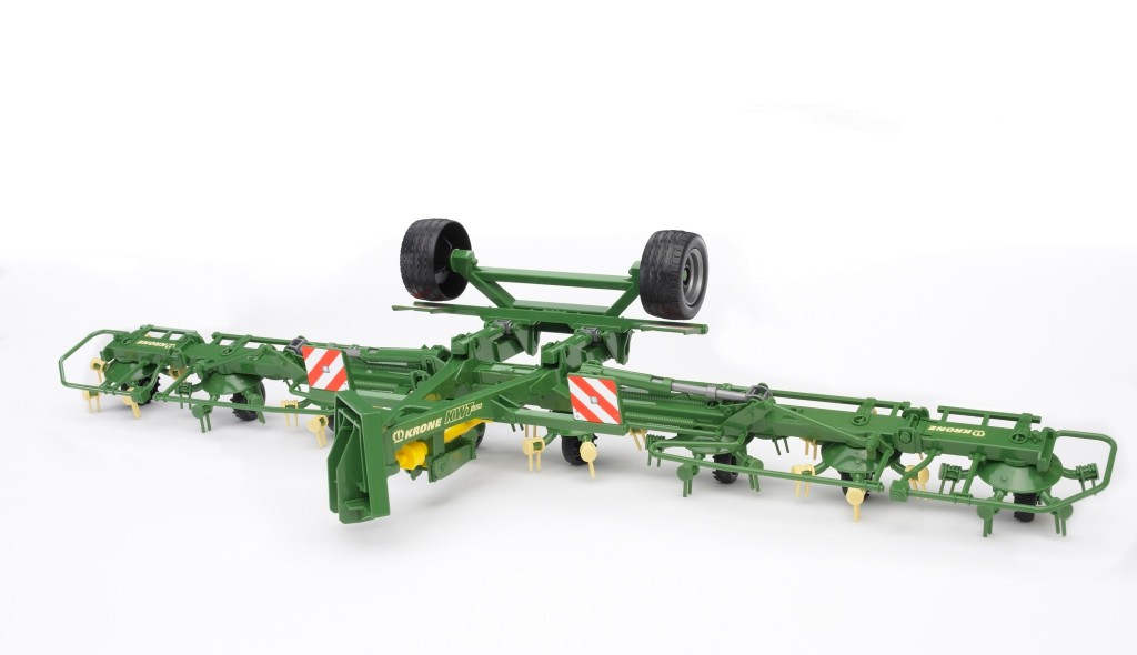 BRUDER Tedder Krone KWT 8.82